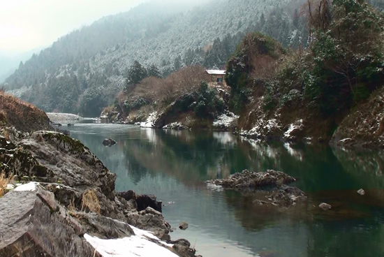 雪景色の長良川