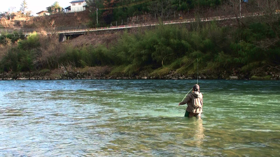 シングルハンドで犀川を釣る