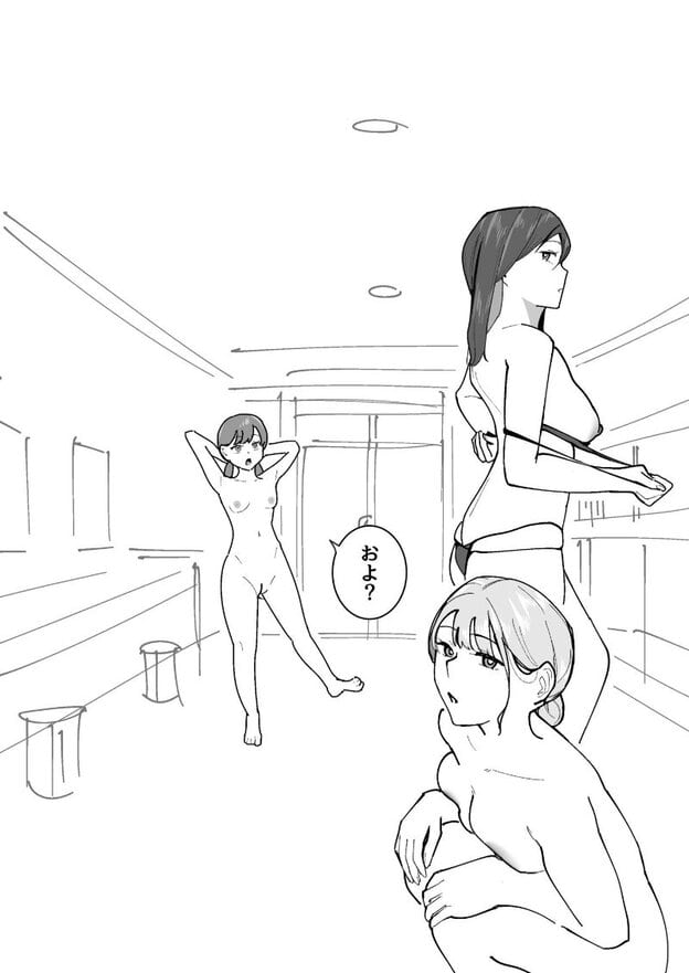 大浴場で女子生徒3人が裸で過ごす場面。手前の女子は横目で振り返り、不思議そうに口を開ける。